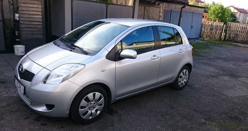 Toyota Yaris cena 15800 przebieg: 215700, rok produkcji 2006 z Tarnów małe 781